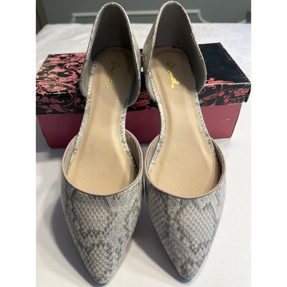 NIB Qupid Faux Snake Reptile Gray White Flat Slip On Shoes Sz 7 - Picture 2 of 14